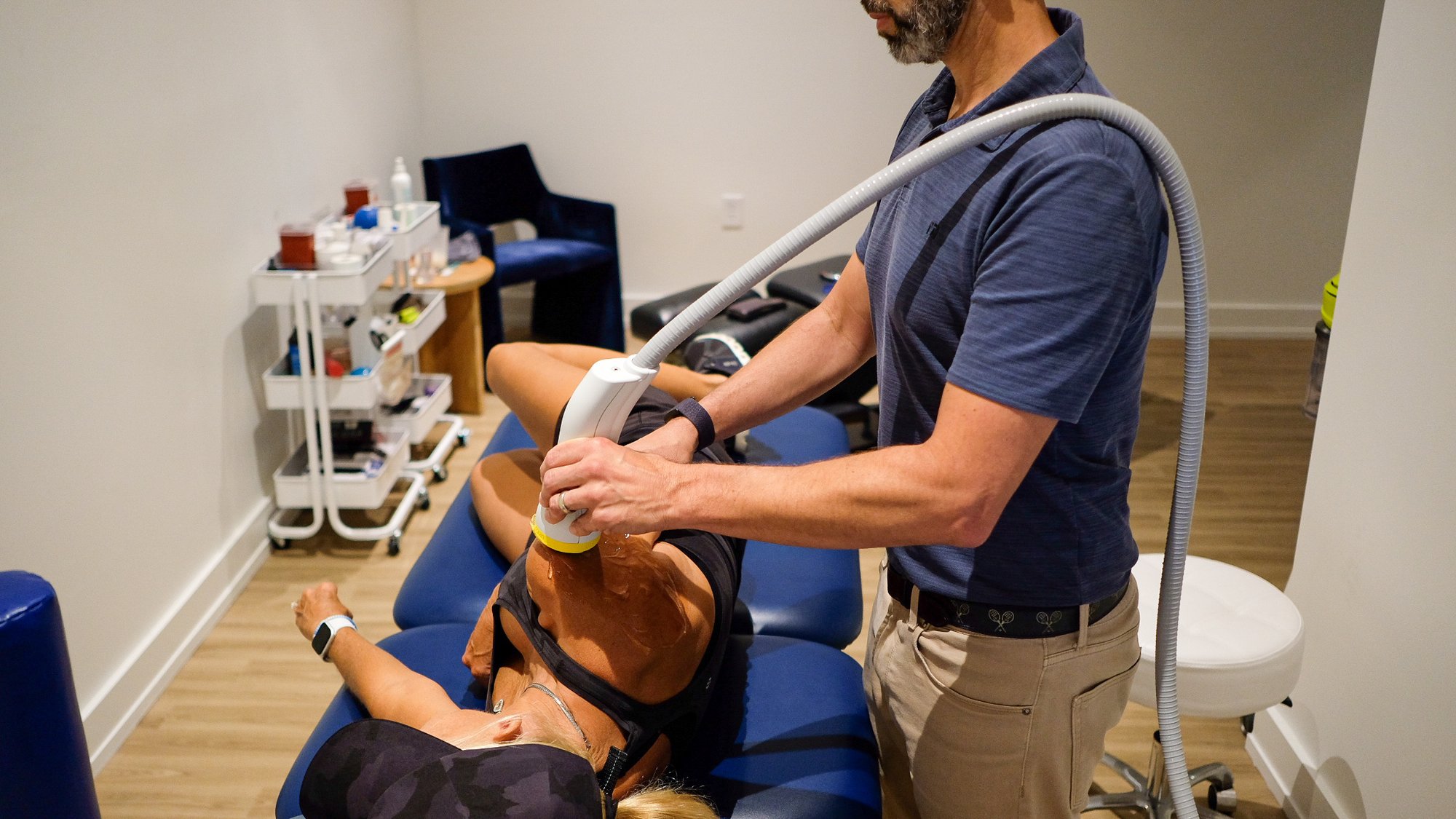 Softwave Shockwave shoulder therapy
